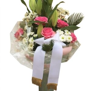 Posledné Zbohom – elegantná smútočná kytica z bielych kvetov na poslednú rozlúčku. Dovoz kvetov, dovoz kytíc Prešov a okolie, rozvoz kvetov Prešov, kvetinárstvo Prešov.