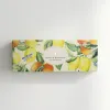 Darčeková kazeta troch luxusných mydiel Lemon & Mandarin od The English Soap Company v elegantnom balení. Možnosť doručenia cez Packetu po celom Slovensku. Dovoz kvetov, dovoz kytíc Prešov a okolie, rozvoz kvetov Prešov, kvetinárstvo Prešov.