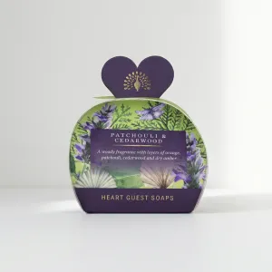 Darčekové mydlové srdiečka Pačuli & cédrové drevo od The English Soap Company v elegantnom darčekovom balení. Luxusná pozornosť pre ženy aj mužov. Možnosť doručenia cez Packetu po celom Slovensku. Dovoz kvetov, dovoz kytíc Prešov a okolie, rozvoz kvetov Prešov, kvetinárstvo Prešov.