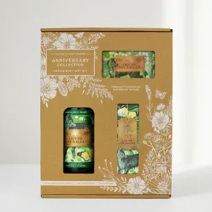 Darčeková sada na starostlivosť o ruky a telo Konvalinka od The English Soap Company s tekutým mydlom a telovým mliekom v elegantnom darčekovom balení. Vhodná ku kytici, samostatne alebo do darčekového koša. Možnosť doručenia cez Packetu po celom Slovensku. Dovoz kvetov, dovoz kytíc Prešov a okolie, rozvoz kvetov Prešov, kvetinárstvo Prešov.